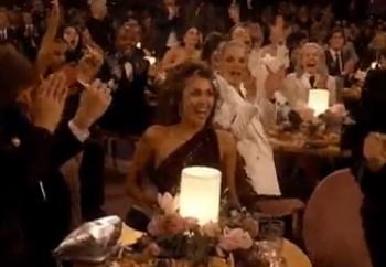 마일리 사이러스 ‘플라워스’, ‘그래미’ 올해의 레코드(영상)