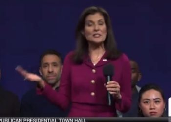 헤일리, SNL 출연..트럼프에 “정신검사 받아라”(영상)