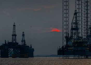 “원유 시장, 2025년 말까지 공급 부족 직면”