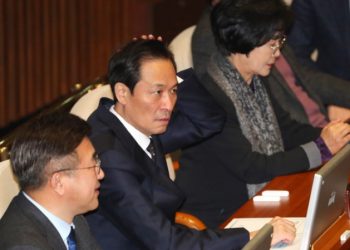 생방송 욕설 “지X이야”…한동훈, “룸살롱 우상호의 민낯”