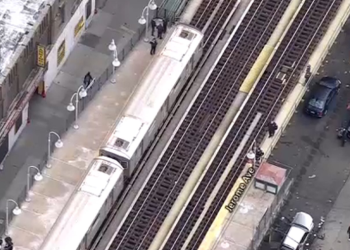 뉴욕 지하철서 또 총기난사…1명 사망, 5명 부상