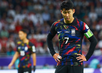 “손흥민, 준결승 앞두고 이강인 등과 다투다 손가락 부상”