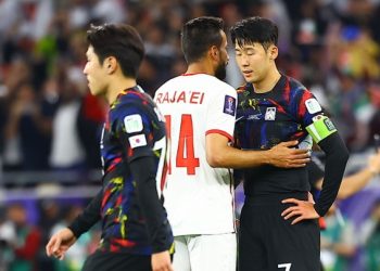 손흥민 멱살 잡자 이강인 주먹질…클린스만은 구경만 “콩가루된 한국팀”