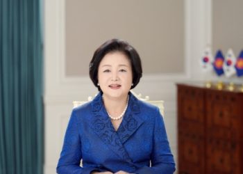 “청와대 경호원, 김정숙 여사에 수영강습”…검찰 수사