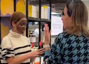 얼굴에 검은 칠하고 낄낄…백인 10대 소녀들(영상)