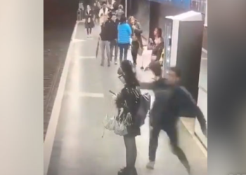 여성들만 ‘퍽퍽’…지하철서 묻지마폭행(영상)