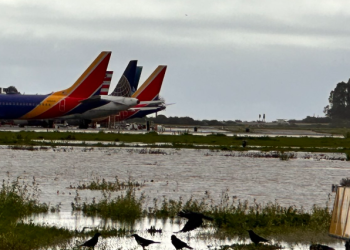 ‘물폭탄’ 3700만명 홍수경보..산타바바라공항 물에 잠겨(영상)