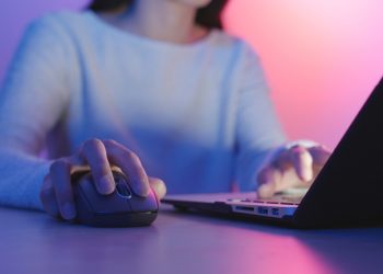 블루라이트, 당뇨 유발한다…”적색광으로 혈당 조절”