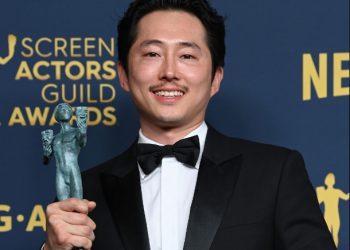 스티븐 연, 배우조합(SAG) 주연상까지…4개상 석권