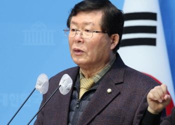 ‘탈당’ 설훈 “이재명, 연산군이냐…아부하는 사람만 곁에 둬”