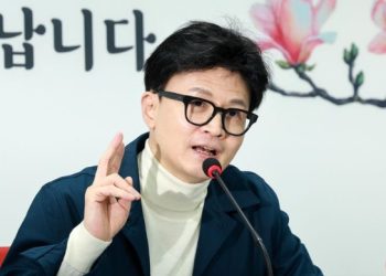 “이재명, 공천으로 잠재적 경쟁자 숙청… ‘재명당’으로 이름 바꿔야”