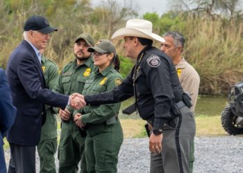 바이든-트럼프, 텍사스 국경 동시방문 어땠나(영상)