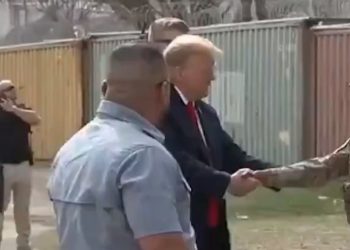 바이든-트럼프, 텍사스 국경 동시방문 어땠나(영상)