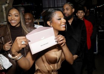 그래미 여풍…본상 4개 모두 여성, 그래미 역사상 일곱 번째