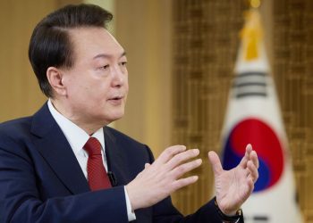 “김건희 명품백 논란, 정치공작 매정하게 못끊어내..부부싸움 안해”