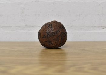 경매장에 등장한 ‘1739년산’ 레몬…낙찰가는?