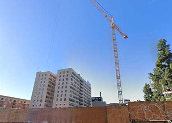 다운타운 건물 신축 공사 중 지하 구조물 붕괴