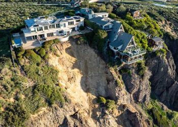 해안 절벽 위 “아슬아슬” 붕괴 직전 1천만달러 저택(영상)