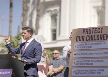 캘리포니아 모든 공립학교 무장경찰 배치 추진