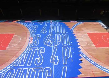 NBA, 유리바닥 농구 코트 선 보여…실제 경기 한다(영상)