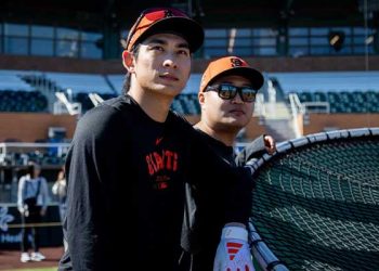 이정후, MLB 시범경기 데뷔…1번 중견수 출전