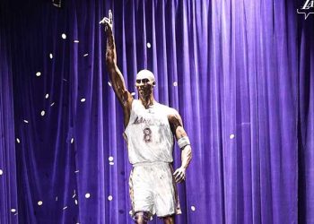 코비 브라이언트 영원히 함께.. 동상 제막