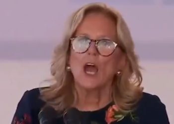 질 바이든 대선 유세 본격 시작 “트럼프 여성 위협”(영상)