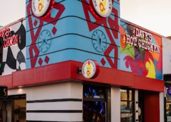 ‘데이브스 핫치킨’서 칼부림, 몸싸움 벌이다 목 찔러 살해