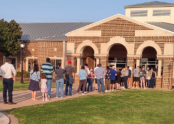 “당연히 트럼프” “바이든에 한표” 슈퍼화요일 투표소 속속 발길