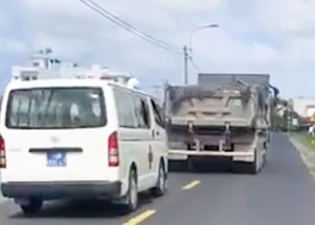 “구급차? 어쩌라고”…도로 ‘길막’한 트럭