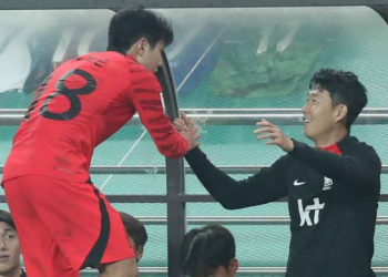 ‘대인배’ 손흥민이 품은 이강인…여론 반전할까