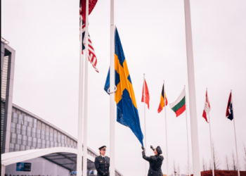 스웨덴 국기 나토 본부 게양(영상)