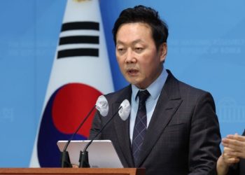 민주 정봉주 또 막말 “DMZ 지뢰 밟으면 목발 경품 주자”