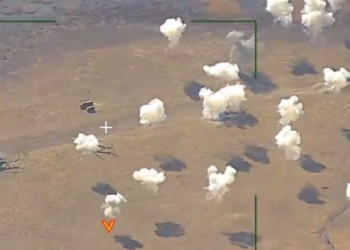 러 집속탄 공격…우크라 헬기 파괴 장면 공개