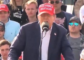 트럼프 역대급 막말 “당선 안 되면 미국 피바다…이민자 사람 아냐”(영상)