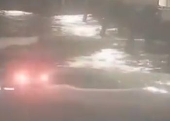 경찰과 추격전 승용차, 바다로 풍덩(영상)