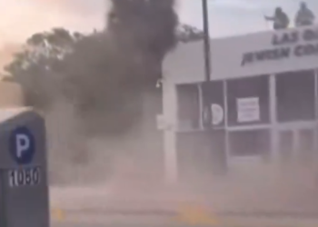 유대인 커뮤니티 센터, 방화로 불타