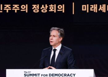 러 “한국 민주주의 정상회의, 미국 내정간섭 정당화 위한 것”