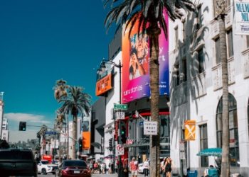 ‘최악의 관광명소’ 할리웃 명예의 거리 확 바꾼다