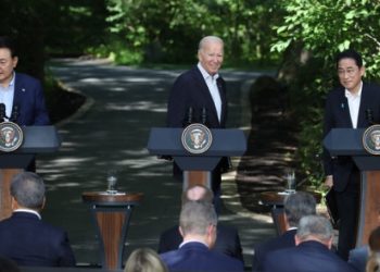 “미, 한국·일본 백색국가 지정해야”