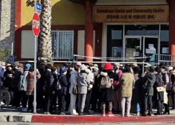 한인타운 시니어센터, 새벽부터 수백명 몰려 북새통
