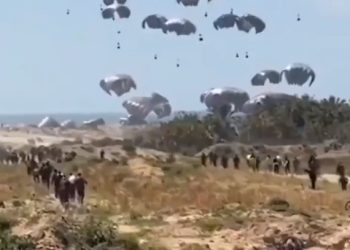 ‘가자의 비극’ 공중투하 식량 건지려다 10여 명 익사(영상)