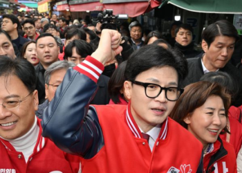 이재명, 나경원 잡기 총력전…동작만 5번째 방문