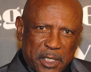 ‘사관과 신사’ 배우 루이스 고셋 주니어 별세, 향년 87세