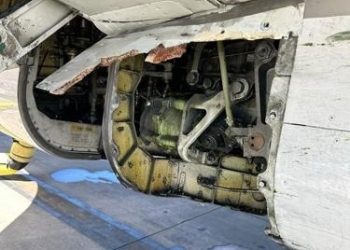 “또, 또..” 샌프란 이륙  UA 소속 보잉 여객기 비행 중 패널 뜯겨나가