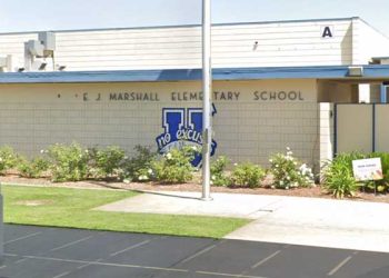 초등학생 체벌한 60대 교사 체포..교실서 물리적 폭행