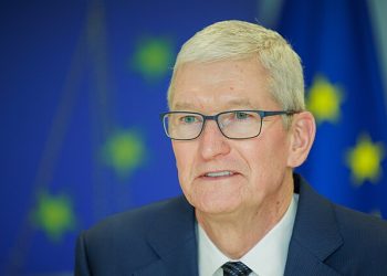 “실언의 댓가는 4억9천만달러” 애플 팀쿡 한마디 실수에 배상금