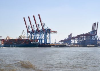 미국 항만 중국제 크레인서 무선모뎀 발견돼…보안 비상