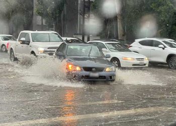 LA 우박동반 기습폭우…곳곳 물난리, 차량통행 일시중단(영상)