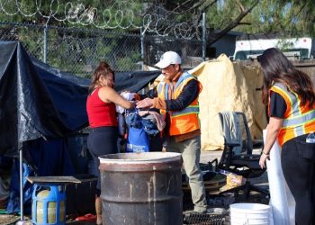 배스 시장 “인사이드 세이프 성과 나타난다”…주말 노숙자 40명 실내이동